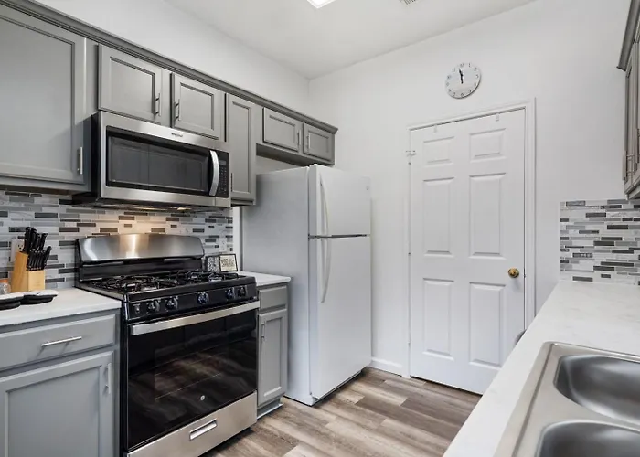 Quaint 2bd2b Condo* Fully Furnished*amazing Patio* *